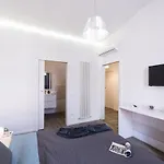 Easy Flat Oktogon Appartamento *
