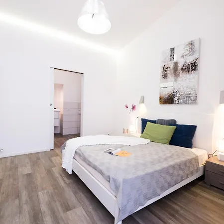 Budapest Easy Flat Oktogon